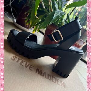 Steve Madden Black Strappy Chunky Sandals